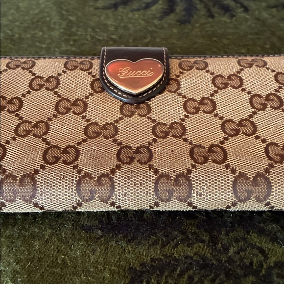 Vintage Gucci Heart Wallet - Picture 14 of 15